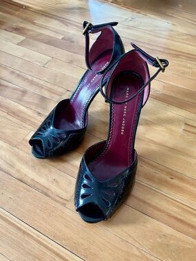 Marc by Marc Jacobs pin-up patent peep toe pumps - Size 38.5